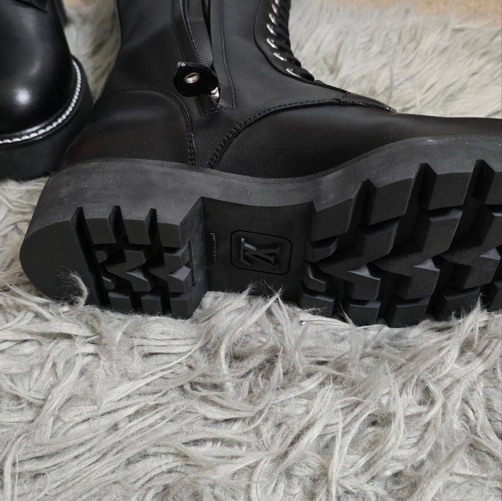 Louis Vuitton Territory Flat High Ranger Boots. Black Leather Size 37